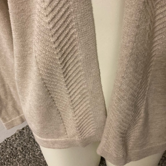 Like new! Liz Claiborne beige cardigan - Picture 10 of 16